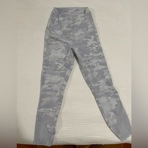 NEVER WORN - LULULEMON